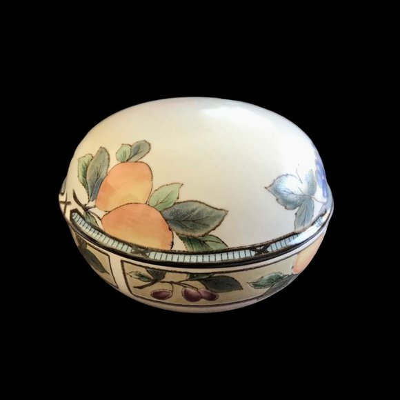 MIKASA Intaglio Garden Harvest 4" Round Box and Lid - Picture 6 of 7